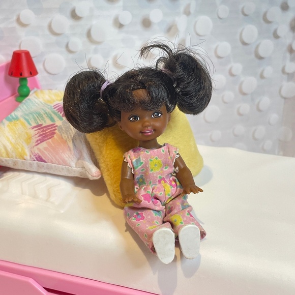 My First Barbie Bedtime with 4-Ever Best Friends doll & little sister Kelly - Picture 13 of 15